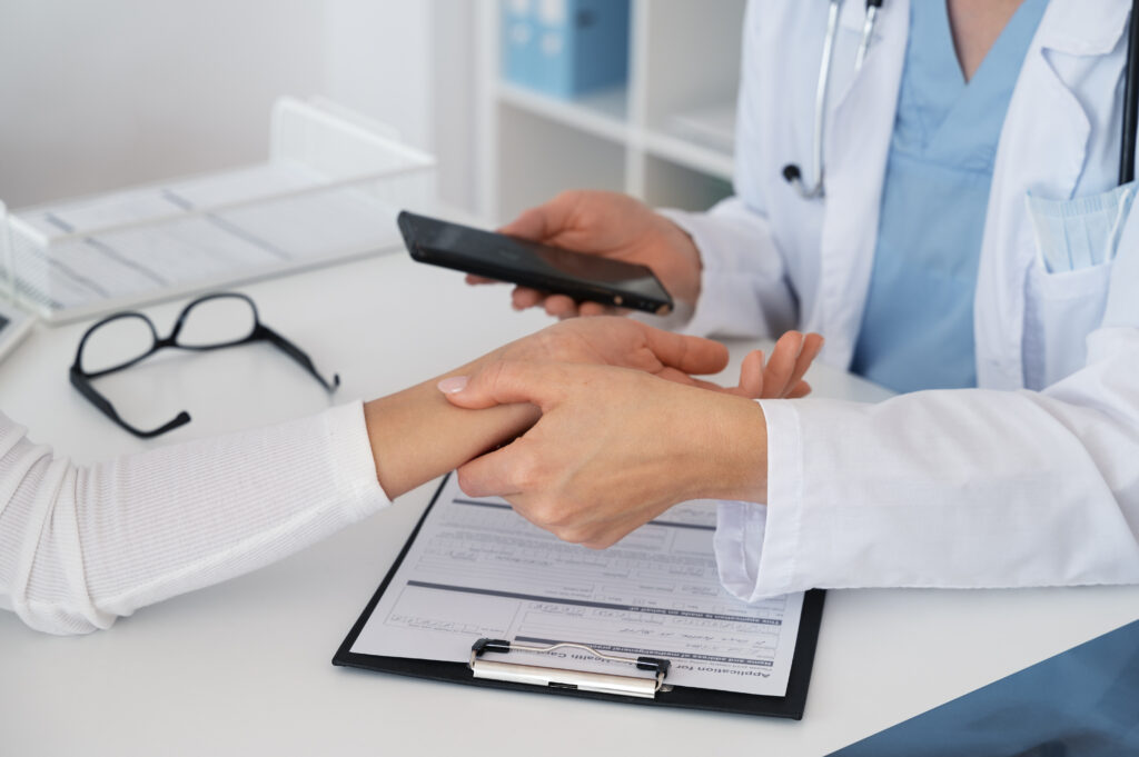 Con un seguro de salud, tienes un chequeo anual sin costo